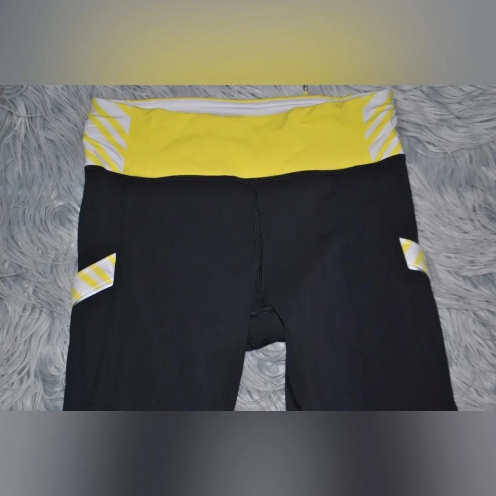 LULULEMON Run Mod Moves Crop Sizzle Twin Strip Yellow Black Yoga size 4 Womens